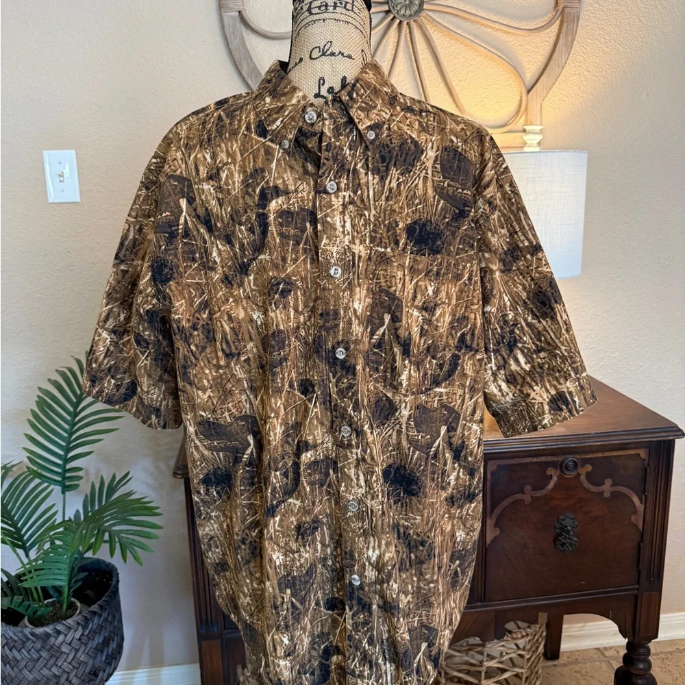 Wrangler Camodog Hunting Brown Ducks & Dog Patterned Button Down Shirt - Picture 2 of 10